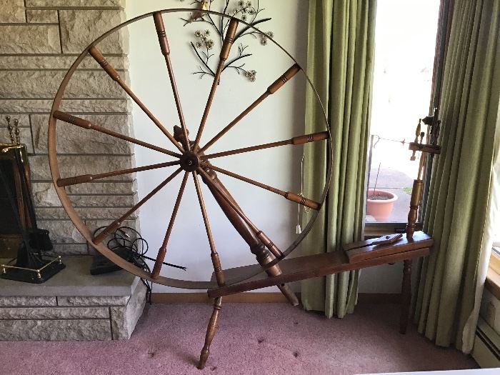 Large spinning wheel