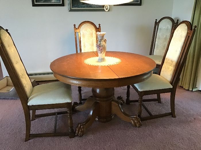 45” round oak table,with 1 leaf