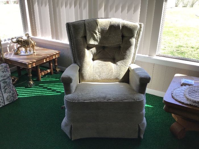 2 matching recliners