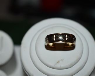 BEAUTIFUL GOLD JEWELRY!!! most with DIAMONDS, plus EMERALD, CITRINE, ONYX stones. Nearly all are 14K 'composed of MEN'S & WOMEN'S RINGS, PLUS GOLD NECKLACES both Pendant and Chain and even a Set of Beautiful GOLD EARRING'S.