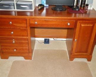 Office desk - Stanley furniture