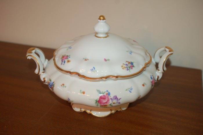 Serving bowl with lid/handles 9" - Hutschenreuther Gelb, Bavaria Germany, PASCO, 7619, Mayfair