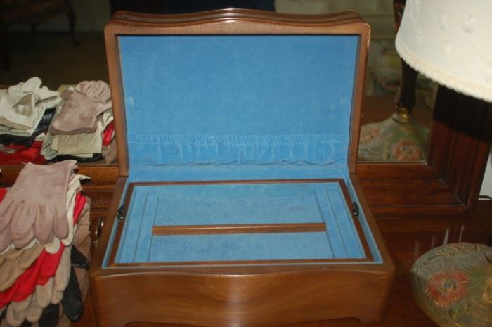 Jewelry box