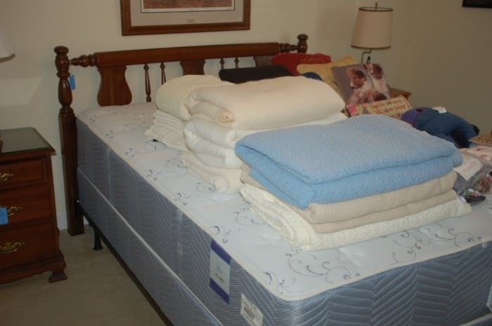 Queen sized bed Park Place mattress