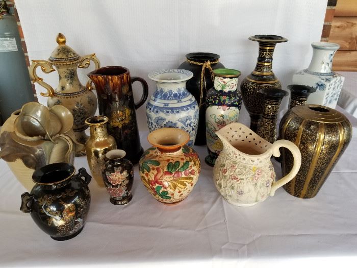 Collection of vintage vases https://ctbids.com/#!/description/share/136925