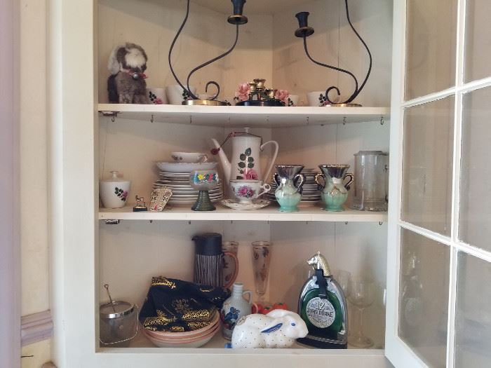 large collection of vintage China, glassware, Collectibles and more https://ctbids.com/#!/description/share/136942