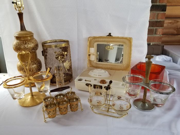 mid-century modern and Hollywood Regency items https://ctbids.com/#!/description/share/136947