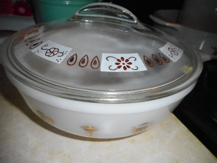Pyrex Early American Bowl with Lid