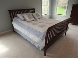 Ethan Allan Cherry Queen Size Sleigh Bed Mattress Coverings