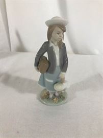 Lladro Boy Spain Daisa 1983 https://ctbids.com/#!/description/share/137294