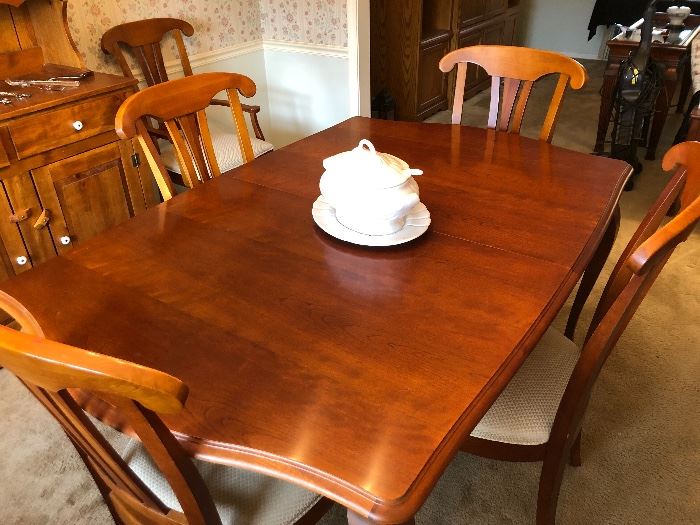 Pristine dining set with 6 chairs, 2 leaves 