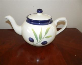 ARTHUR WOOD OLIVE TEAPOT FROM ENGLAND