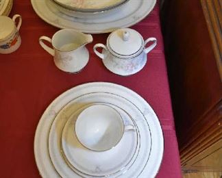 NORITAKE CHINA-SERVICE FOR 10 & SERVING PIECES