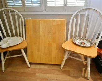 DROP LEAF SMALL KITCHEN TABLE W/2 CHAIRS