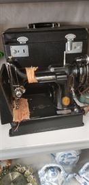 Working Singer Featherweight Sewing Machine