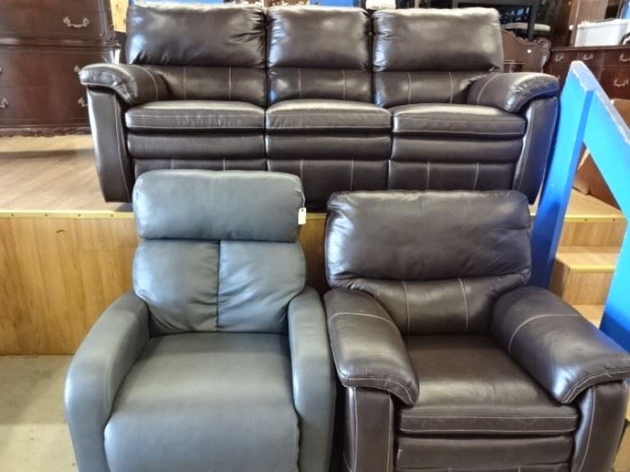 Large Selection of Sofas/Chairs