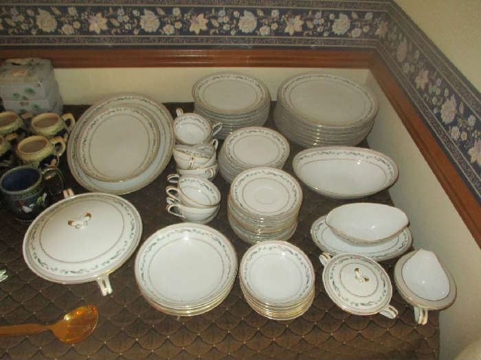 SET OF NORITAKE CHINA