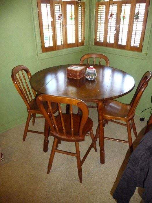 small size dinette with 4 chairs 