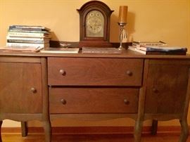 Antique chest of drawers/dresser