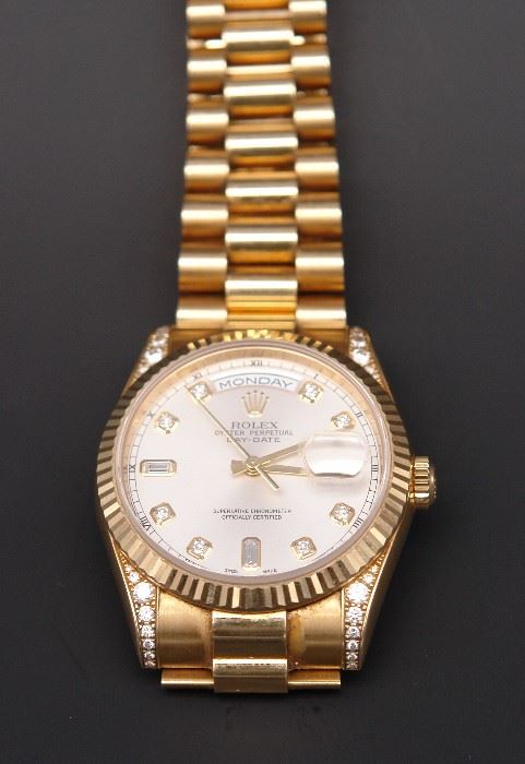 18K Rolex #118338 Presidential Men's Watch with Diamond on Hub