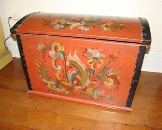 Rosemaling trunk