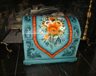 Rosemaling chest