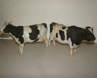 Porcelain cows by Martinu