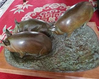 Andre Harvey, Pigs, bronze, 19 x 13 x 5