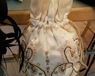 Silk beaded hand bag.