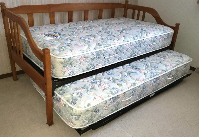 Trundle bed with super clean Sealy Back Saver mattresses