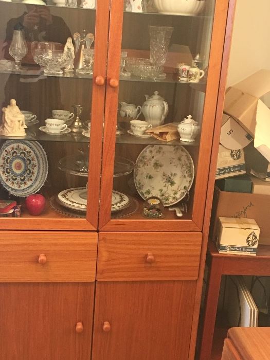 Teak china cabinet filled with Waterford, China & candlestick glassware

Wedgwood & waterford