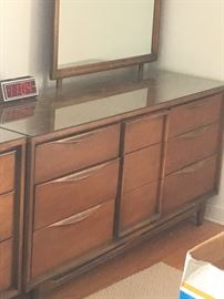 Nice midcentry king size bedroom set....see the rest of set pictures 