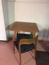 Midcentry table & teak chair