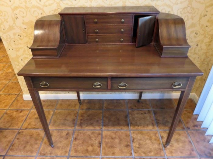 Early to mid 20th century mahogany desk