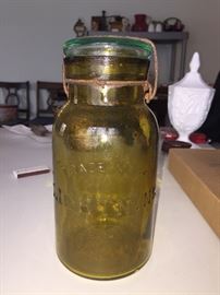 Trademark Lightning Putnam canning jar- honey yellow