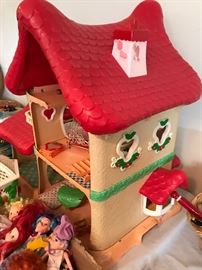 1980’s Strawberry Shortcake Doll House and accessories 