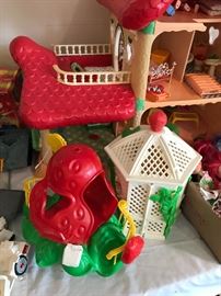 1980’s Strawberry Shortcake Doll House and accessories 