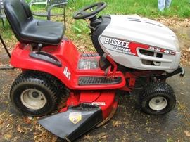 Lawn tractor. Runs well