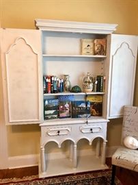 Love this white cabinet