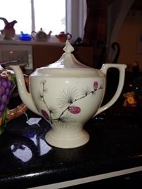 Beautiful vintage Pinecone teapot