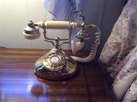 009 Old Fashioned Rotary Dial Phone