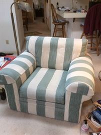 014 Levitz Classic House Signature Arm Chair