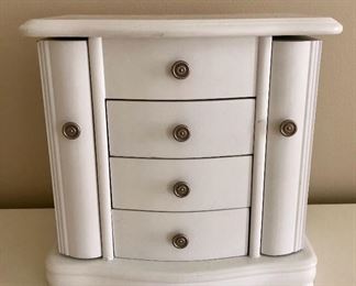 Jewelry box