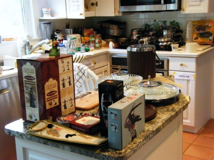 assorted kitchen items
