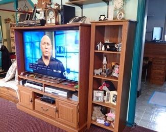 OAK STORAGE UNIT / LARGE SCREEN TV.