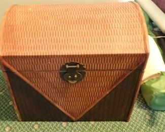 WICKER BOX