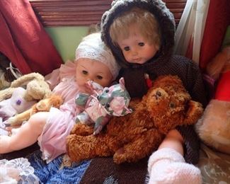 DOLLS / BEARS