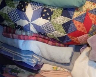 QUILTS / BLANKETS