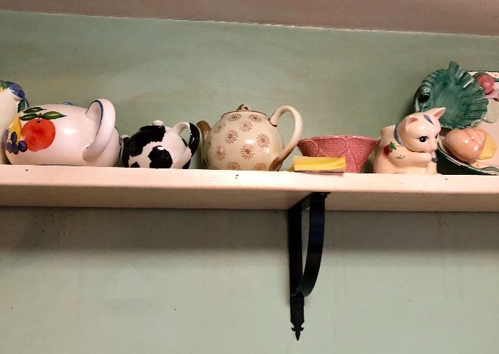 Tea Pots - check out the cat