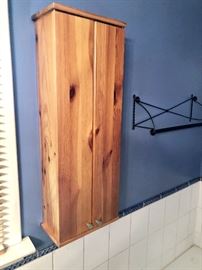 Wall cabinet with doors